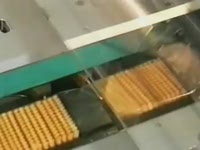 Falcon упаковка печенья на ребре в пакет "flow-pack"