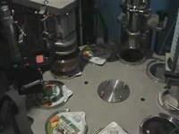 Розлив сока в стаканчики