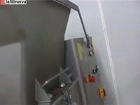 Работа промышленной мясорубки CE 700SE