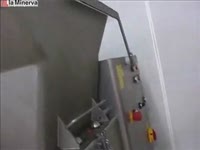 Мясорубка La Minerva C/E 700 SE в работе