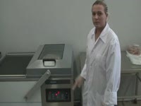 Вакуумная упаковка сосисок по 5 кг.