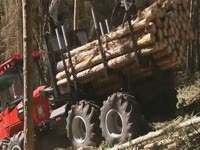 Форвардер Komatsu 860.4 на крутом склоне приложения