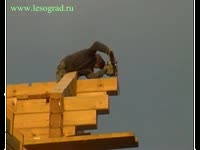 Монтаж стропильной системы деревянного дома