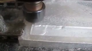 OMNI Обрабатывающий центр с ЧПУ гравирует алюминий