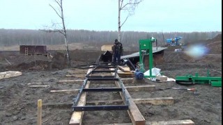 Монтаж рельсового пути пилорамы