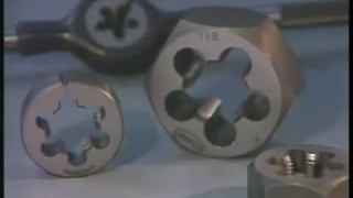 Нарезание наружной резьбы плашкой