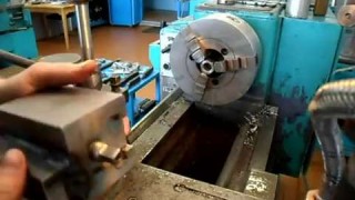 Нарезание резьбы в гайках метчиком