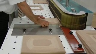 Шлифование торцев фасадов мебели на станке DUPLEX фирма MB