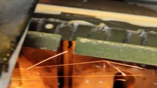 Заточка ножа дробилки на заточном станке для плоских ножей по заднему углу OSAMA