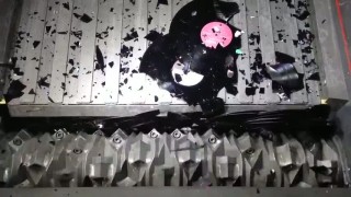 Шредер промышленный Weima. Измельчение виниловых пластинок