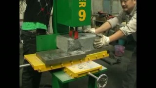 Камкольный станок изготовить плитку из гранита типа "скала".