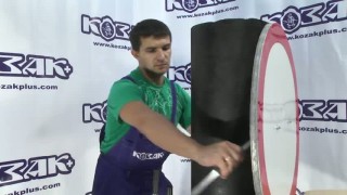 Крепление дорожных знаков стальной лентой