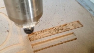 чтстовая обработка рельефы на станке деревообрабатывающего с чпу