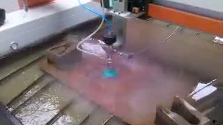 Установка гидроабразивной резки листового металла