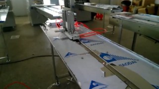 Станок для упаковки в пленку вилок.ложек