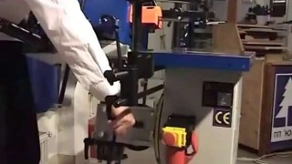 Сверлильно-пазовальный станок LBM 200 в работе