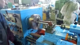 Станок токарно-винторезный SN-401 в работе