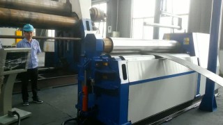 4-х валковый гидравлический станок с ЧПУ МОДЕЛЬ W12-12x2000