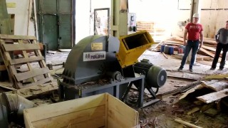 Рубительная машина "МОЛОМА" ДРМ+5 в работе