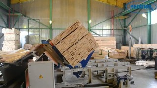 Автоматическая подача в четырехсторонний станок.