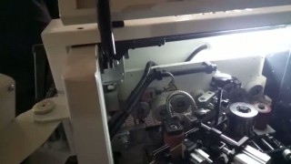Станок для облицовывания кромок WoodTec в работе