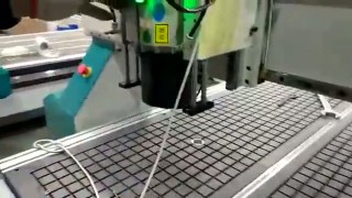 Фрезерно-гравировальный станок с ЧПУ с полуавтоматической сменой инструмента WoodTec VP 1325