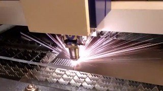 оптоволоконная резка отверстий