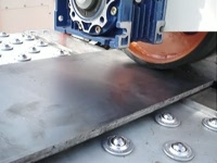 Снятие фаски на плоском листе с использованием автоматической подачи