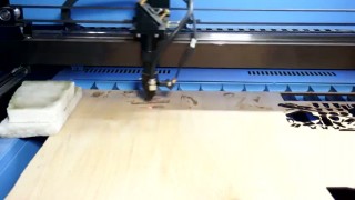 Обзор работы лазерного гравера-резака с ЧПУ LaserSolid 690