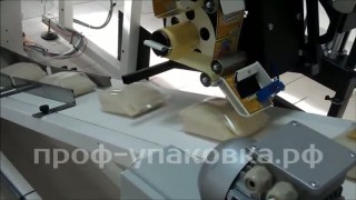 Работа этикеровщика (автомата для нанесения этикетки) со стойкой