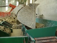 Моторизованный конвейер для камнекольного станка