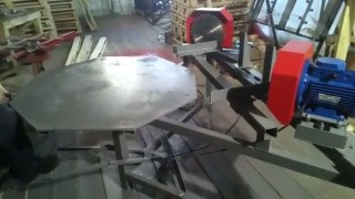 Станок  обрезки углов поддонов УС-2