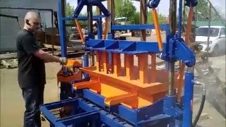 Проверка работы вибропресса на влажном песке