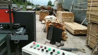 Кромкообрезной станок проходного типа