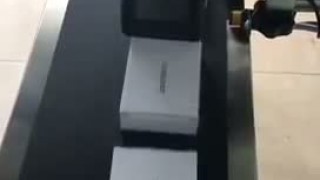 Ручной маркиратор на конвейере