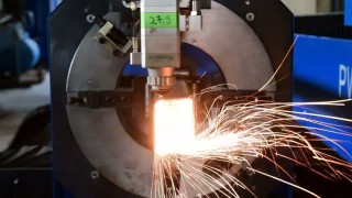 Станок лазерной резки металла PW-G3015F-B 1500 Вт с труборезом и сменным столом в Москве