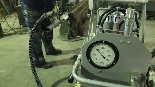 Производство предварительно напряженный железобетонных опор при помощи домкрата PAUL