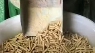 Маленькая машина для корма для домашних птиц