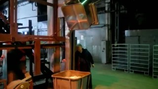 Столбовой мачтовый подъёмник-опрокидыватель, стационарный