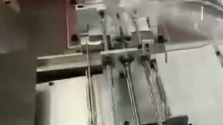 Высокоскоростной станок для ультрозвуковой сварки ушек.80 штук в минуту.