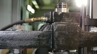 Полуавтоматический ленточнопильный станок с гидравлическим прижимом для пакетной резки JET HBS-2028DAS