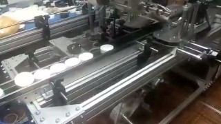 Конвейер оклейки плоских банок с трех сторон