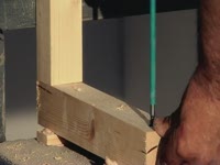 Обшиваем бетонную лестницу деревом