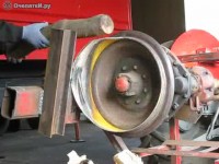 Самодельный станок для напилки дров. Отличная идея!