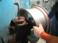 А вот как делают ремонт диска