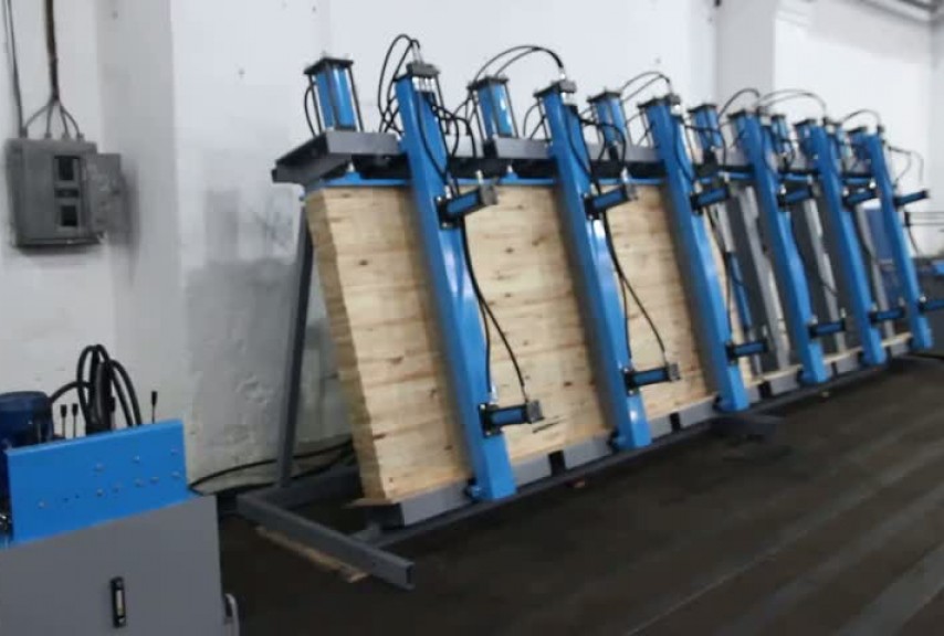 Пресс для склейки строительного и оконного бруса SLH200-9G