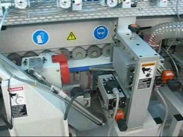 Кромкооблицовочный станок T-EB 151 в работе