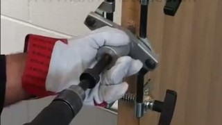 Приспособление для врезки замков