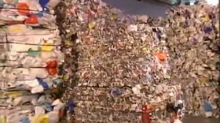 Переработка макулатуры и пластмассы.