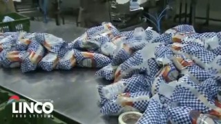 Автоматическая упаковка курицы(птицы) в пакеты.